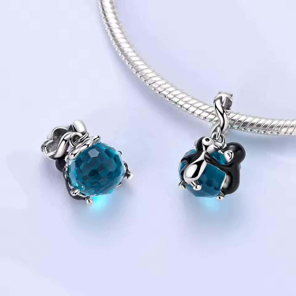 Penguin Couple charm detail view