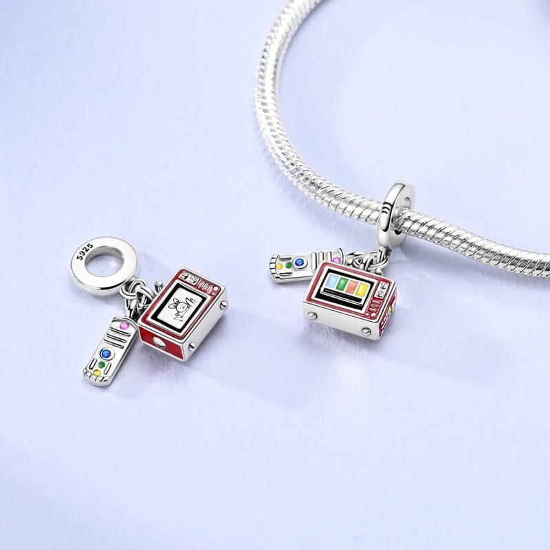 Retro TV charm detail view