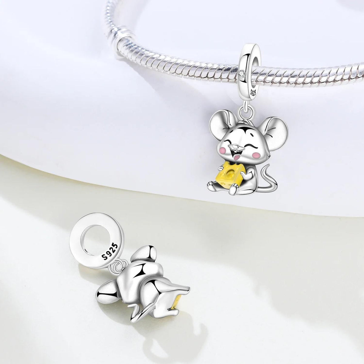 Mouse charm detail view
