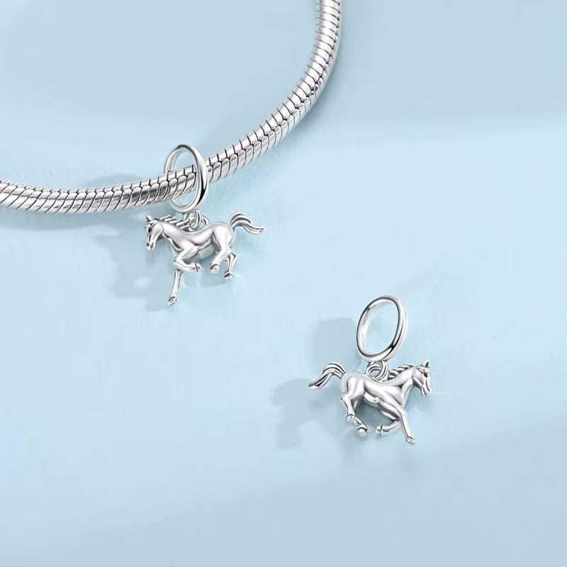 Horse charm detail view