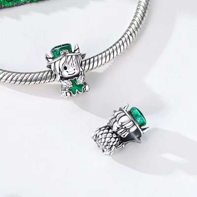 Highland Cow charm detail view
