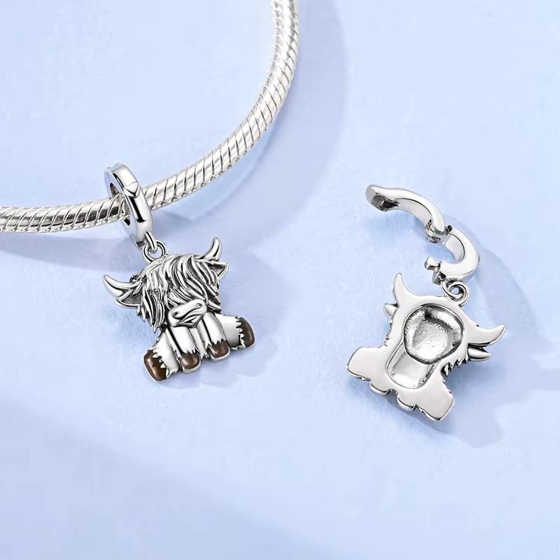 Highland Cow charm detail view