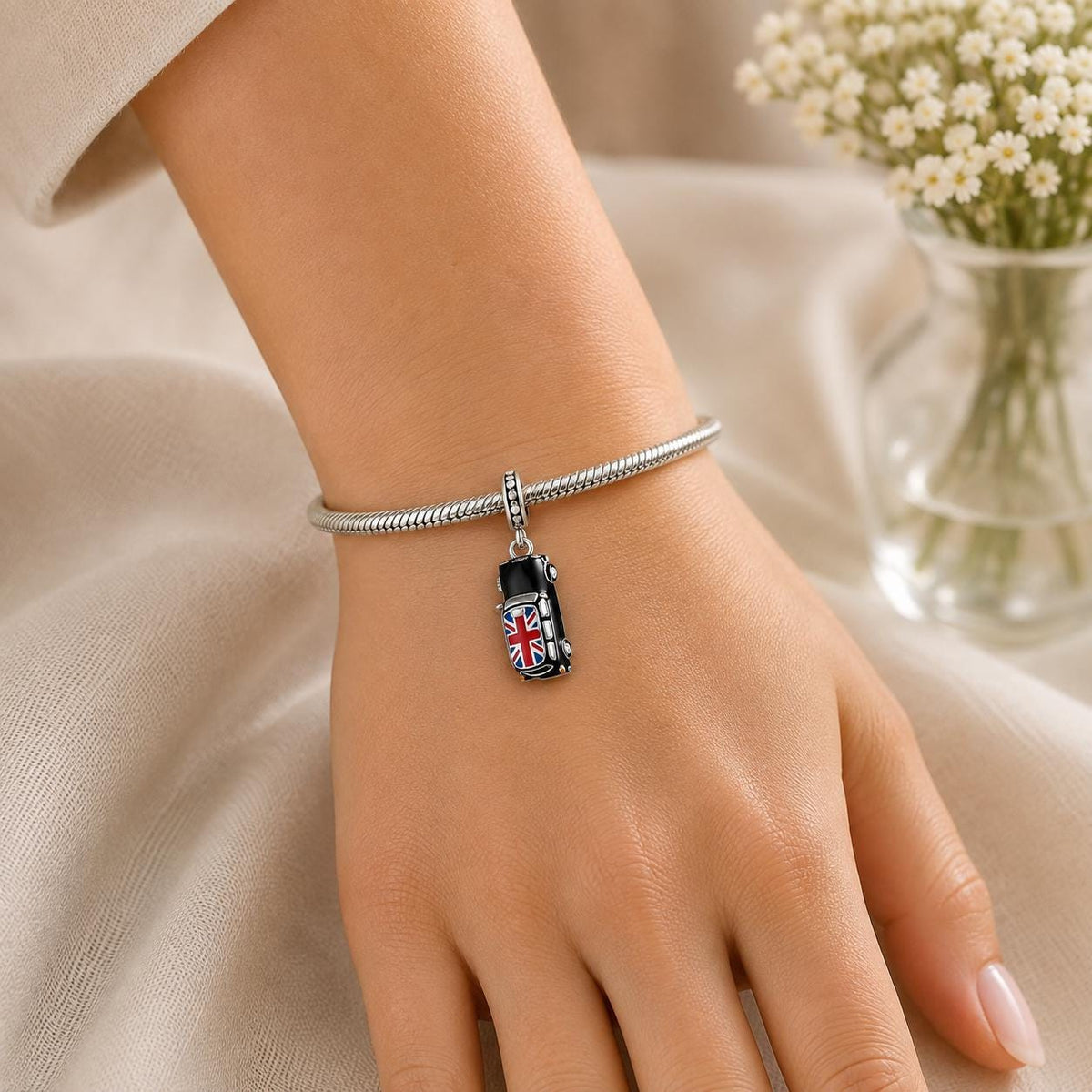 London Taxi charm detail view