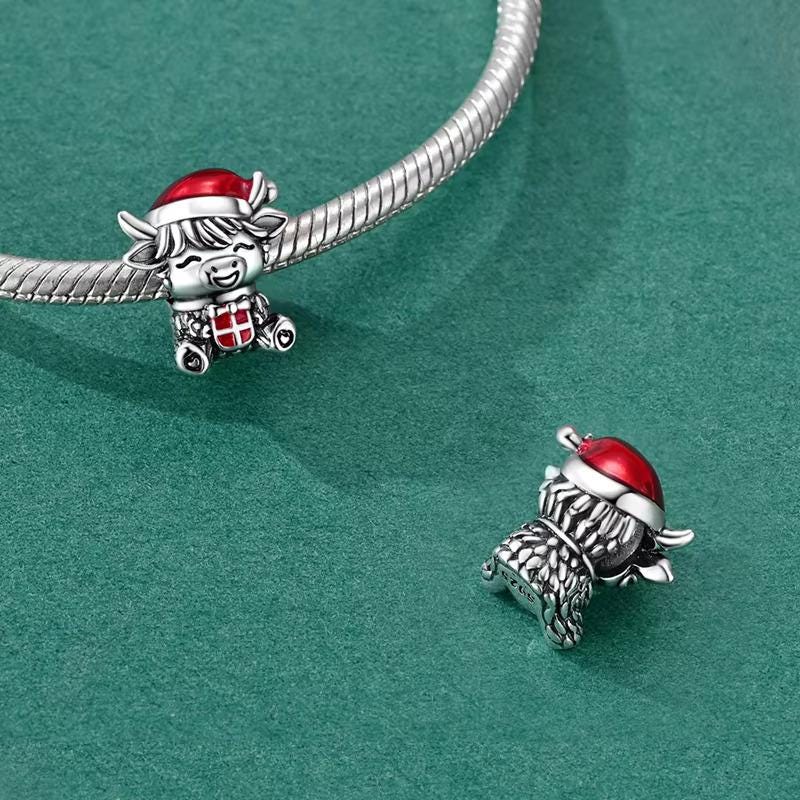 Highland Cow charm detail view