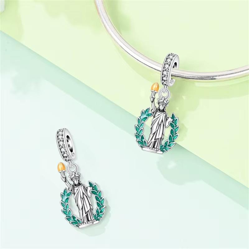 Statue Liberty charm detail view